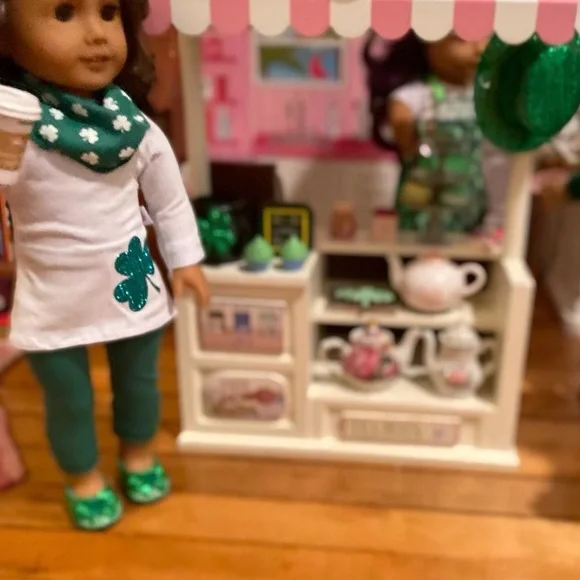 St. Patrick’s Day Chic! - Picture 3 of 3